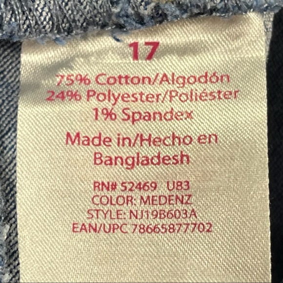 No Boundaries size 17 mid rise bright blue jean shorts with rolled cuffs NWOT - Picture 7 of 8